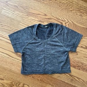 Lululemon Gray Crop Top, size 6/M. EVERYTHING MUST GO IN CLOSET! Make bundles!